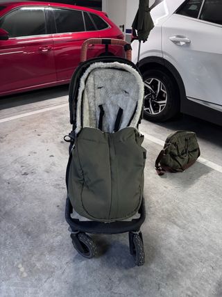 Carro de bebé verde oliva emmaljungla