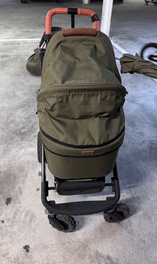 Carro de bebé verde oliva emmaljungla