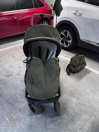 Carro de bebé verde oliva emmaljungla