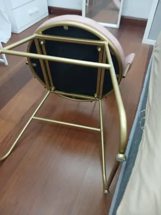Sillón tocador rosa y dorado