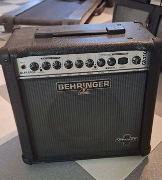 Amplificador BEHRINGER para guitarra
