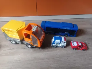 Camión, autobús, furgo policía y coche rojo niños