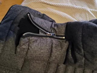 Plumas gris con capucha de pelo