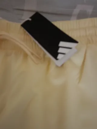 Pantaloncino sportivo Adidas giallo nuovo