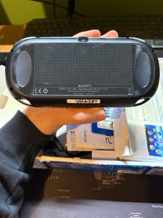 PS Vita PCH-1004 con scatola completa