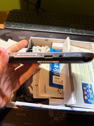 PS Vita PCH-1004 con scatola completa