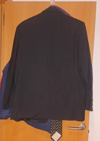 Traje de chaqueta gris hombre con corbata