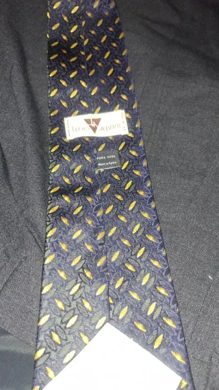 Traje de chaqueta gris hombre con corbata