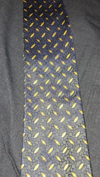 Traje de chaqueta gris hombre con corbata