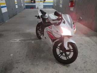 Yamaha YZF R125 Roja y Blanca