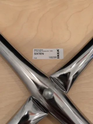 4 Sillas Tela Negra Patas Metal. Modelo Sixten