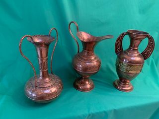 Objetos antiguos de cobre y latón