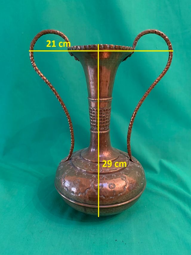 Objetos antiguos de cobre y latón