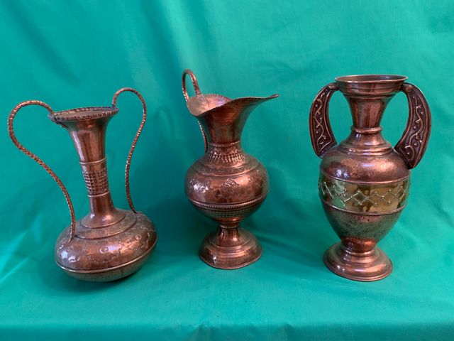 Objetos antiguos de cobre y latón