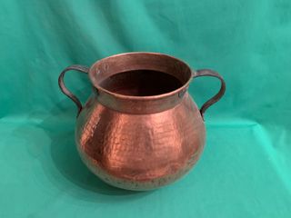 Objetos antiguos de cobre y latón