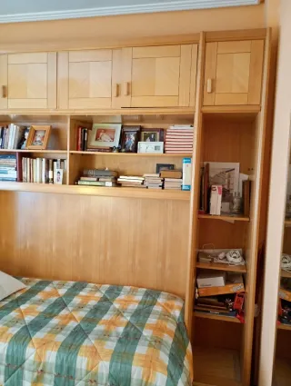 Habitación juvenil con cama y armario