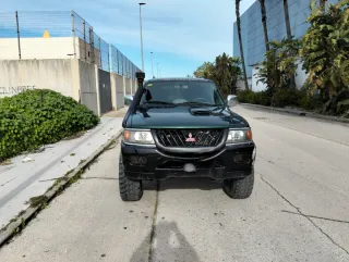 Mitsubishi Montero 1999