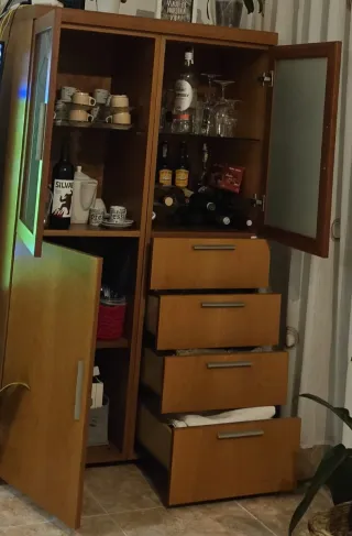 Mueble de salón madera y cristal