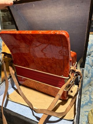 Acordeón rojo y blanco CASA AMÉRICA