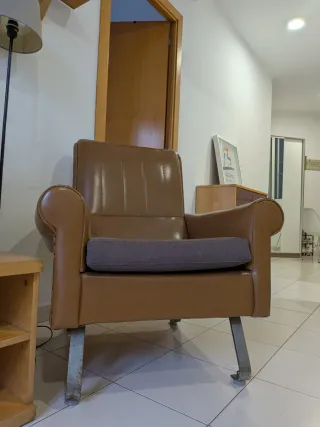 Butaca vintage restaurada de piel sintética