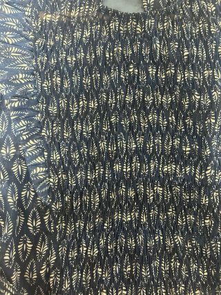 Blusa azul marino con estampado