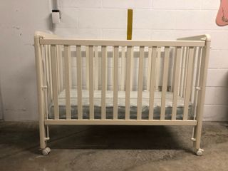 Cuna de bebé color crema/blanco