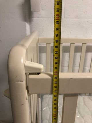 Cuna de bebé color crema/blanco