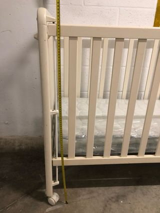 Cuna de bebé color crema/blanco