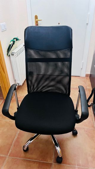 Silla de oficina giratoria negra