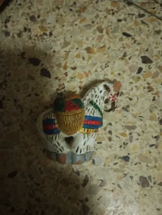 Burro de resina pintado a mano Santillana del Mar,