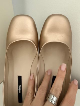 Zapatos tacón MTNG talla 38 dorados