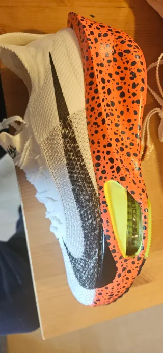 Zapatillas de correr / running en color blanco con