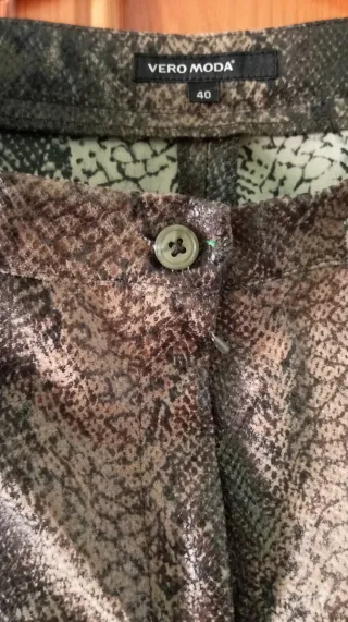 Pantalón VERO MODA Estampado Serpiente Marrón/Verd