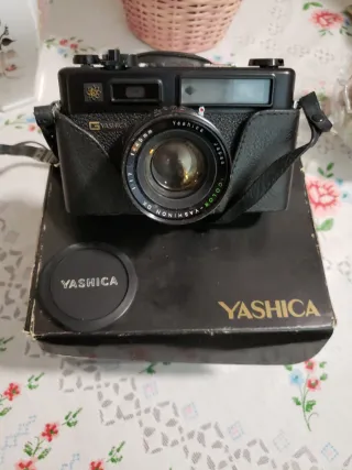 Cámara de fotos Antigua Yashica Negra