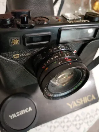 Cámara de fotos Antigua Yashica Negra