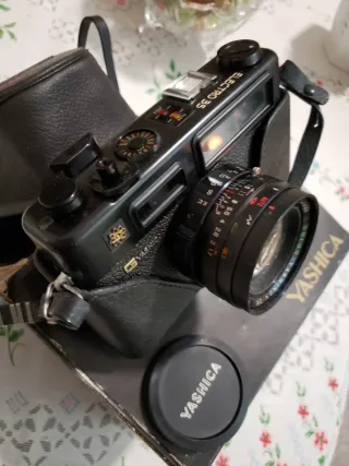 Cámara de fotos Antigua Yashica Negra