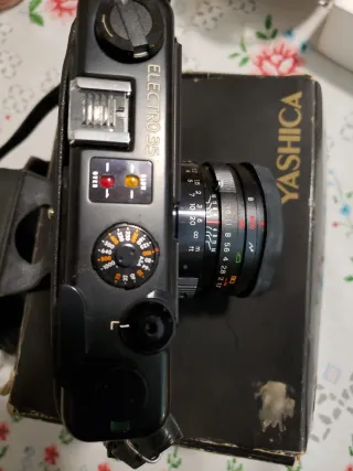 Cámara de fotos Antigua Yashica Negra