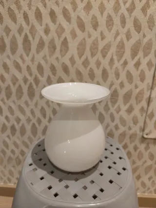 Jarrón de vidrio opalino blanco