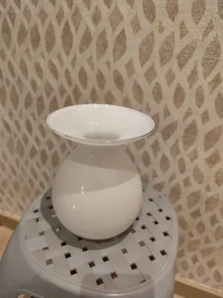 Jarrón de vidrio opalino blanco