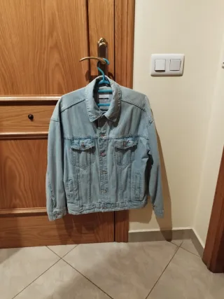 Chaqueta vaquera Bershka azul