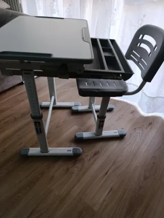 Mesa estudio plegable gris y blanca