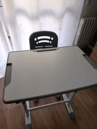 Mesa estudio plegable gris y blanca
