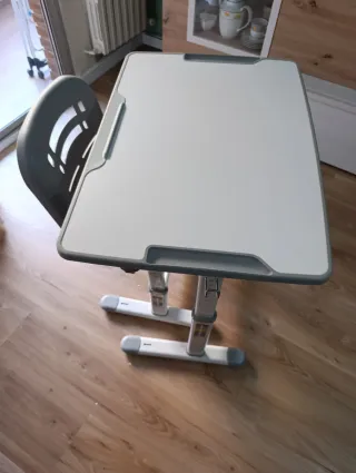 Mesa estudio plegable gris y blanca