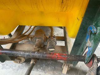 Máquina herbicida manual.