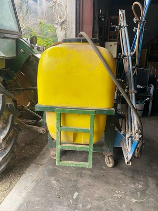 Máquina herbicida manual.