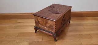 Cofre baúl madera tallada floral