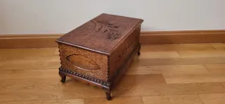 Cofre baúl madera tallada floral