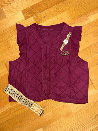 Chaleco granate con volantes