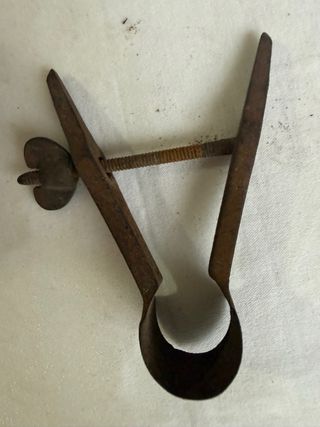 Compás antiguo de hierro