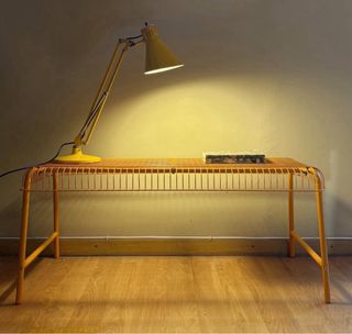 Banco Metálico Amarillo Estilo Vintage